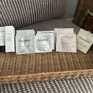 Natura Bissé 15 pc sample travel packets